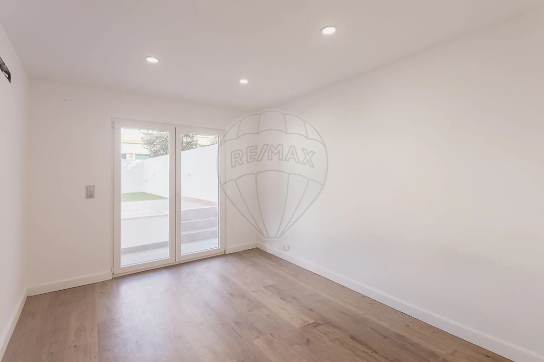 Moradia T3 para Venda em Santa Iria de Azoia, São João da Talha e Bobadela Foto 30