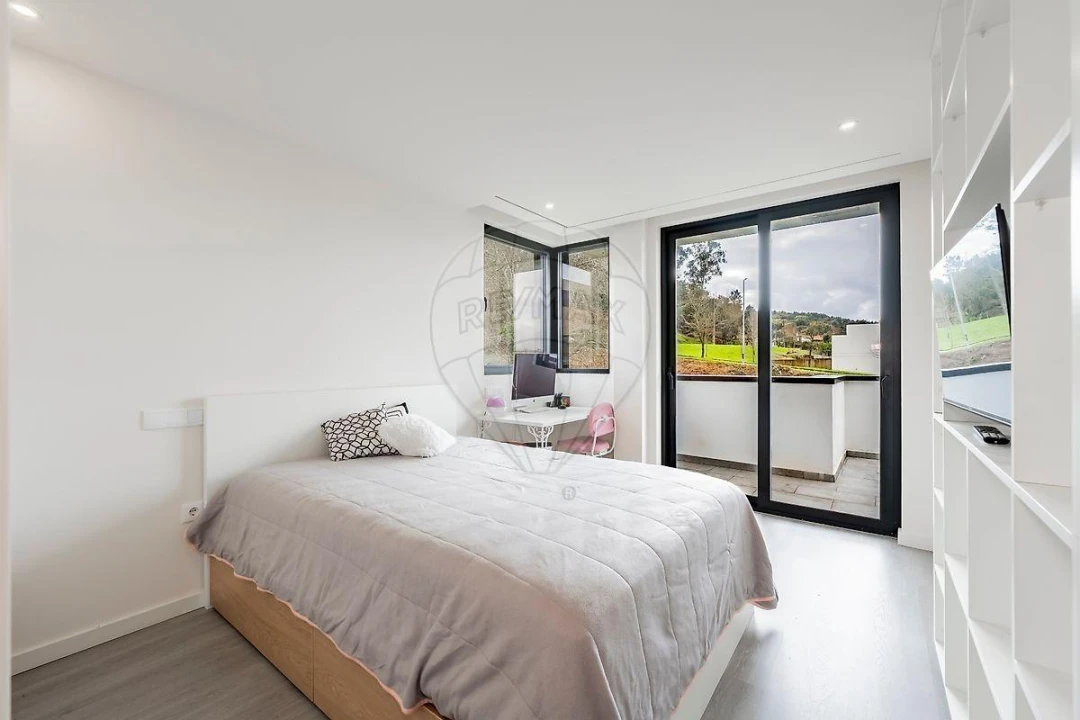 Moradia T4 para Venda em Palmeira Foto 11