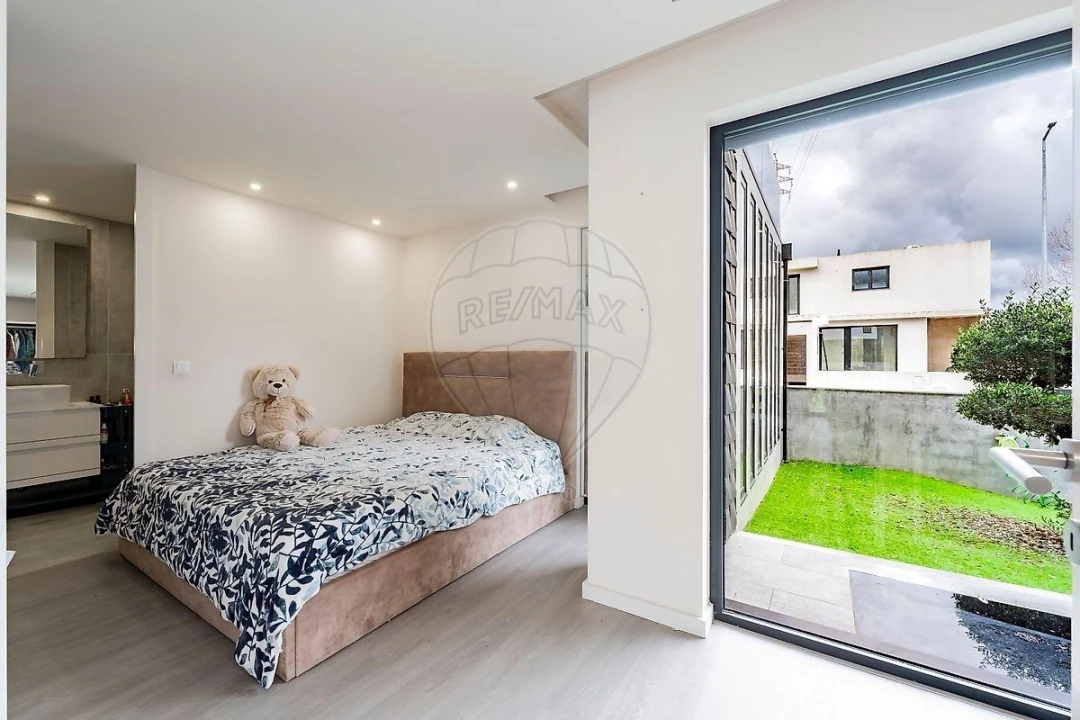 Moradia T4 para Venda em Palmeira Foto 14