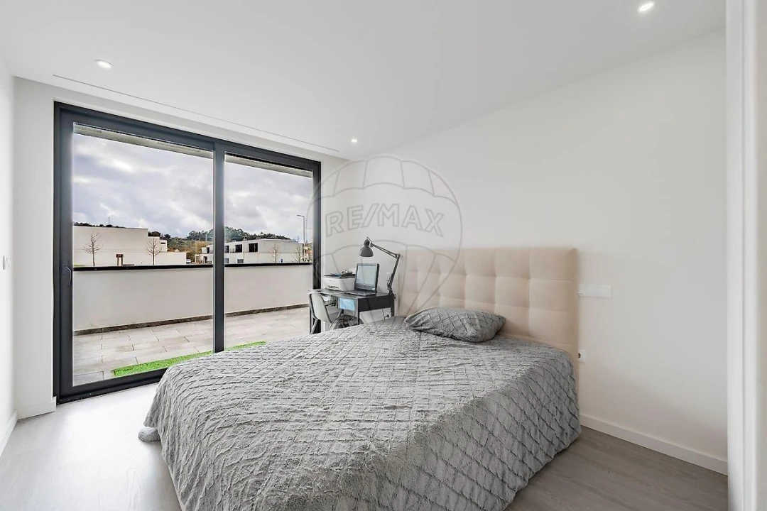 Moradia T4 para Venda em Palmeira Foto 15