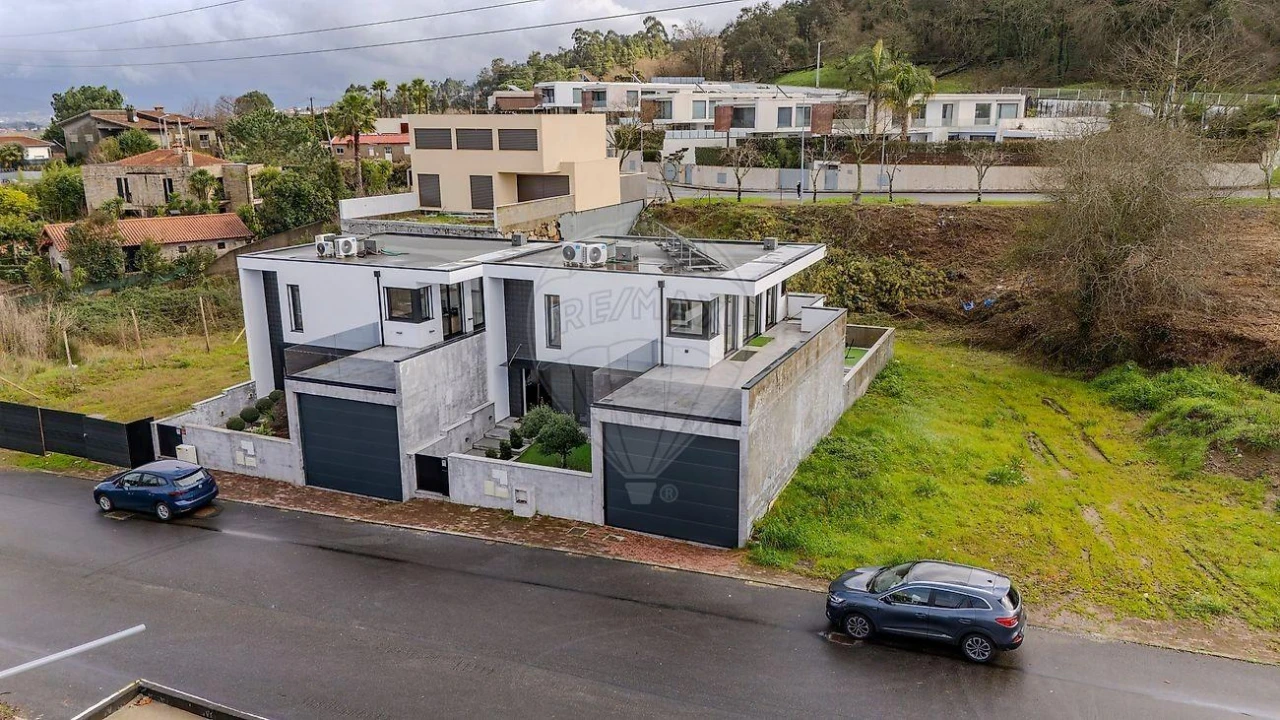 Moradia T4 para Venda em Palmeira Foto 34