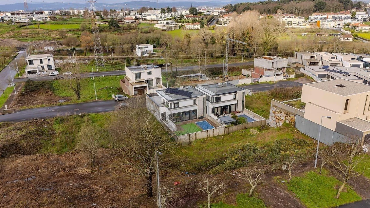 Moradia T4 para Venda em Palmeira Foto 36