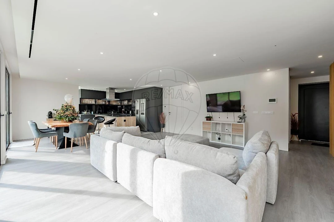 Moradia T4 para Venda em Palmeira Foto 8