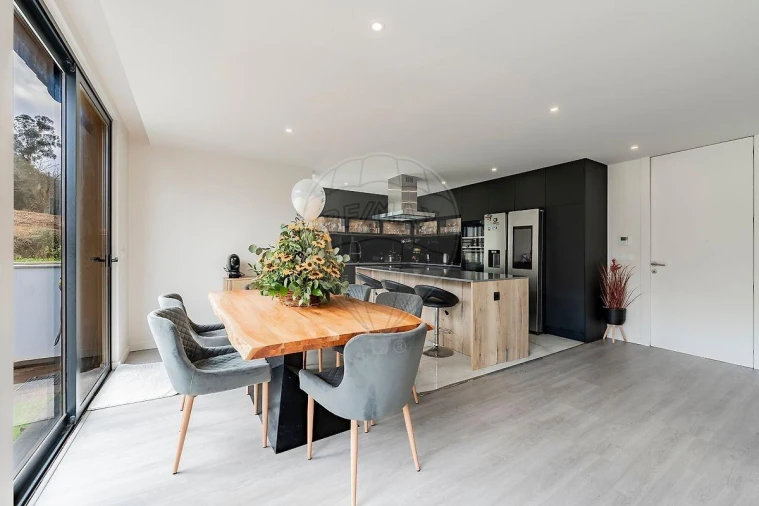 Moradia T4 para Venda em Palmeira Foto 1