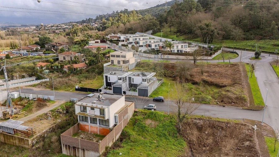 Moradia T4 para Venda em Palmeira Foto 38