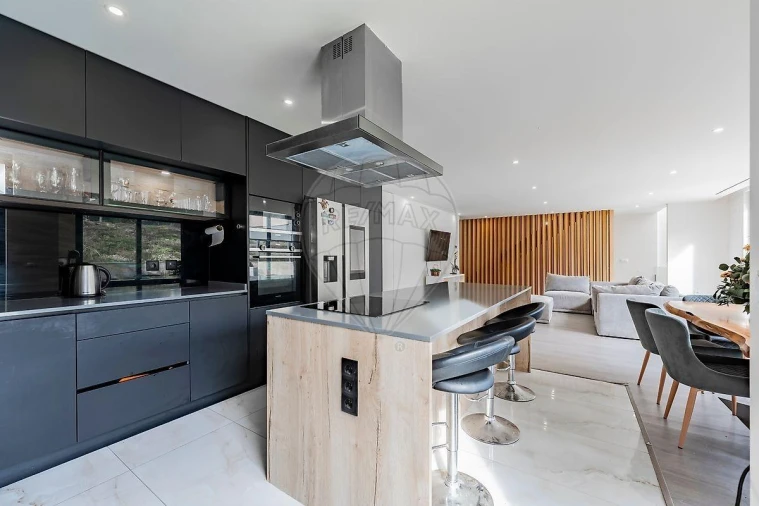 Moradia T4 para Venda em Palmeira Foto 4