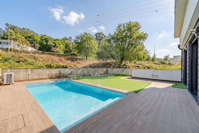 Moradia T4 para Venda em Palmeira Foto 40