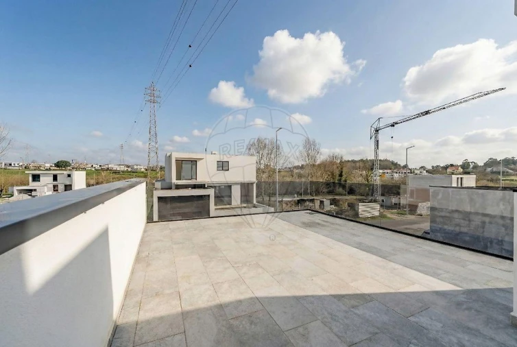 Moradia T4 para Venda em Palmeira Foto 45