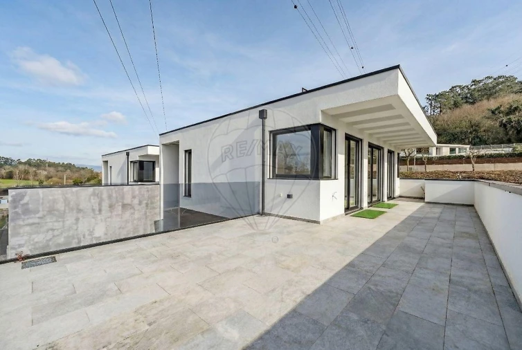 Moradia T4 para Venda em Palmeira Foto 46