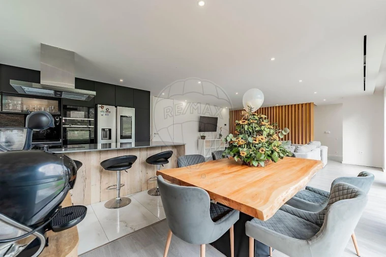 Moradia T4 para Venda em Palmeira Foto 5