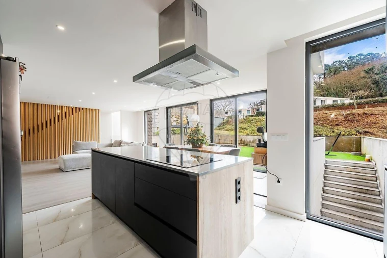 Moradia T4 para Venda em Palmeira Foto 7