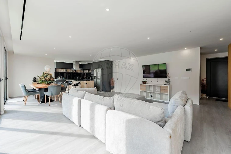 Moradia T4 para Venda em Palmeira Foto 8