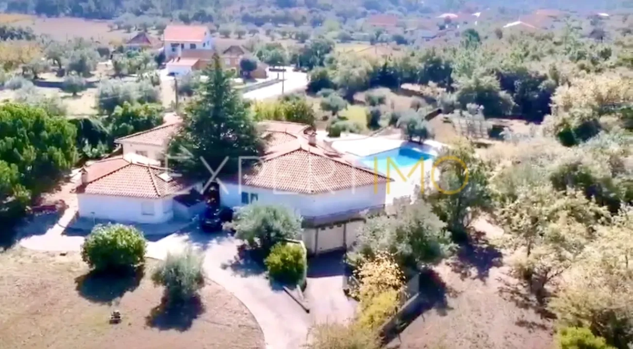 Moradia T4 para Venda em Vila Cã Foto 18