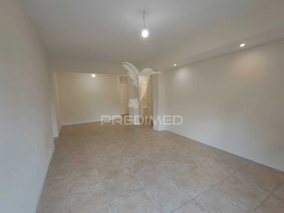 Apartamento T2 para Venda em Algueirão-Mem Martins Foto 1