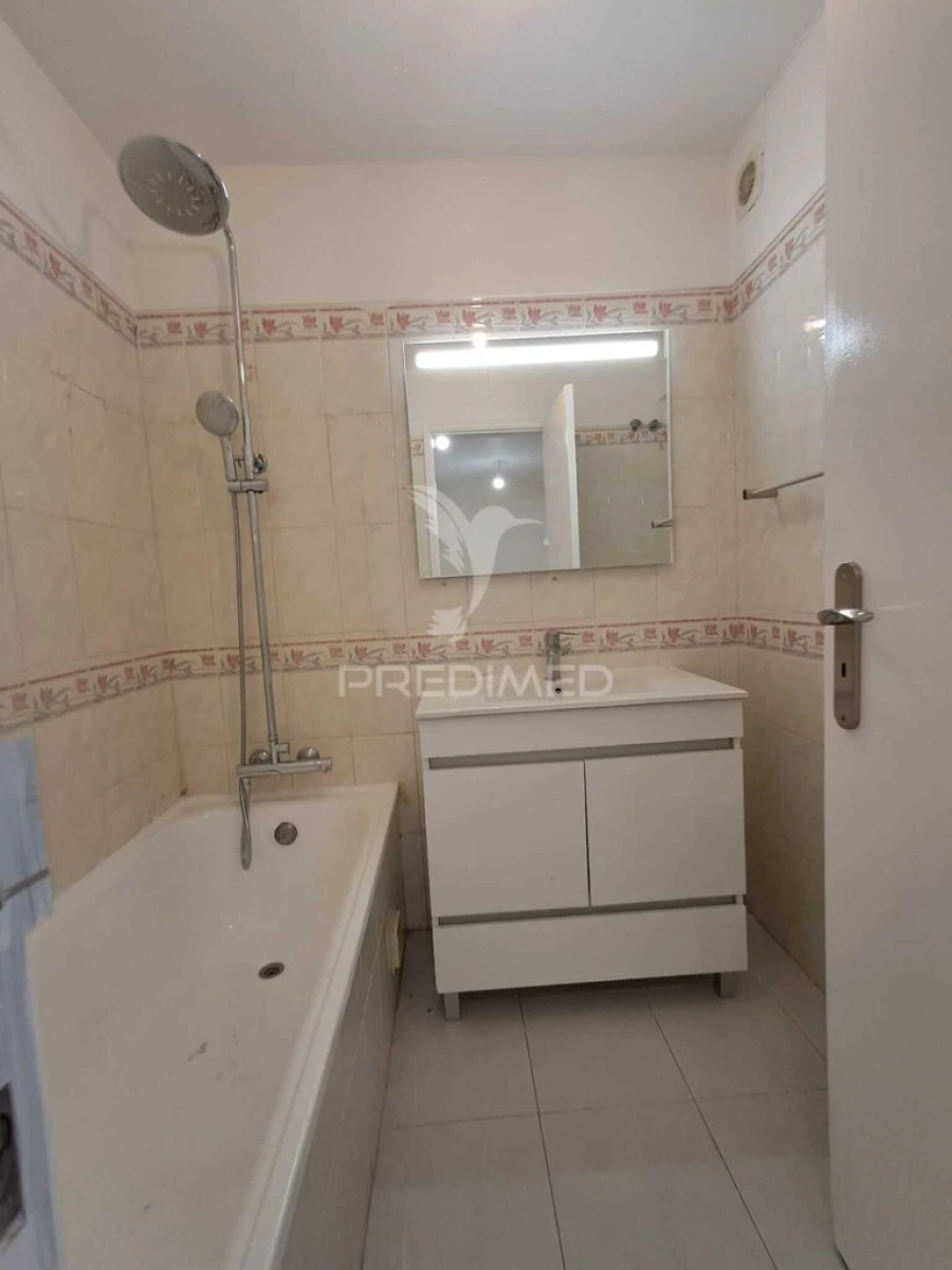 Apartamento T2 para Venda em Algueirão-Mem Martins Foto 17
