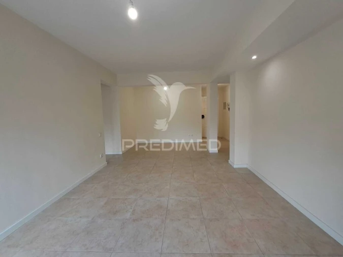 Apartamento T2 para Venda em Algueirão-Mem Martins Foto 2