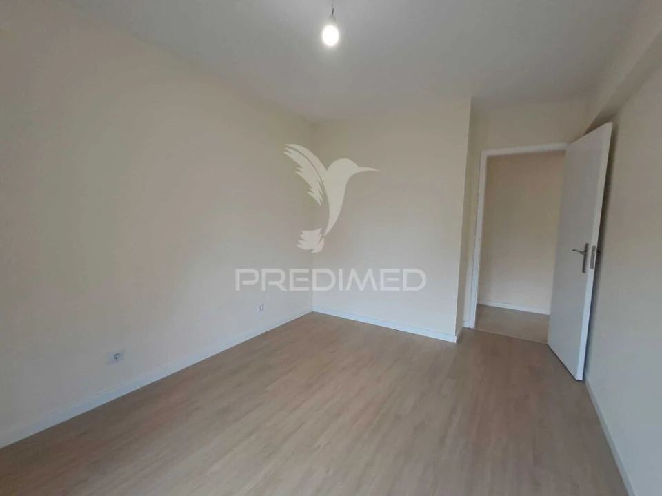 Apartamento T2 para Venda em Algueirão-Mem Martins Foto 16