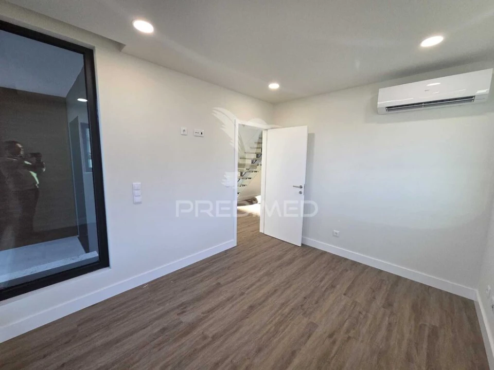 Moradia T4 para Venda em Aradas Foto 4