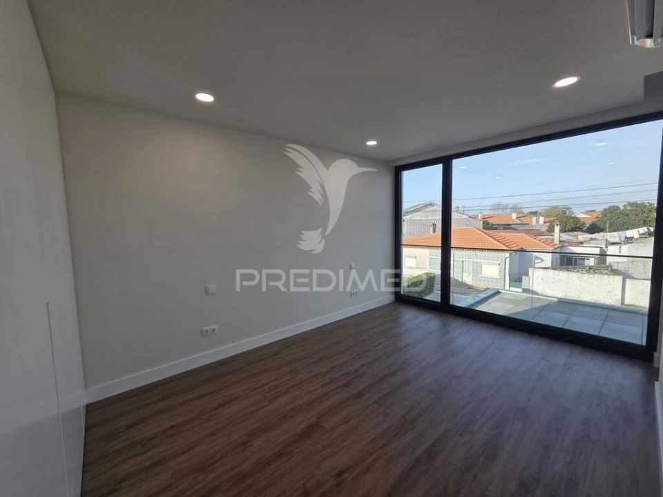 Moradia T4 para Venda em Aradas Foto 20