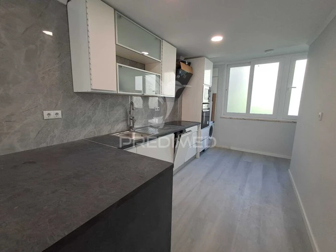 Apartamento T2 para Venda em Benfica Foto 3