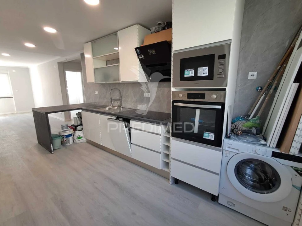 Apartamento T2 para Venda em Benfica Foto 2