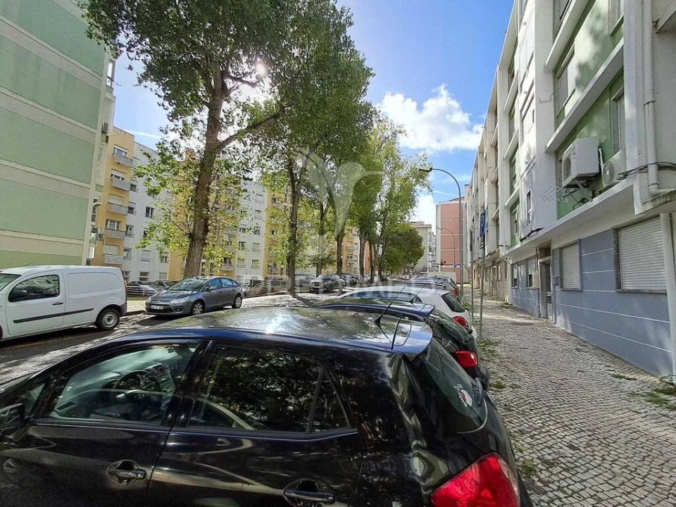 Apartamento T2 para Venda em Benfica Foto 14