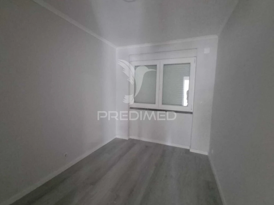Apartamento T2 para Venda em Benfica Foto 5