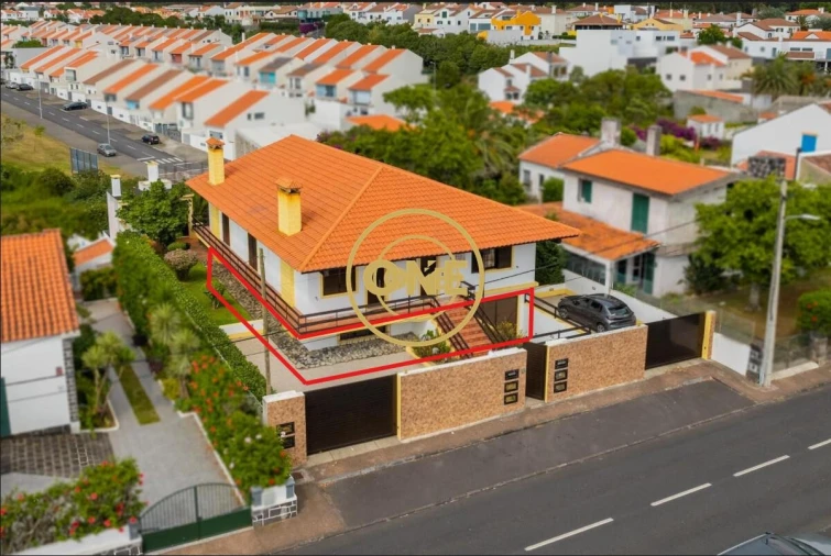 Moradia T3 para Venda em Rosto do Cão (Livramento)