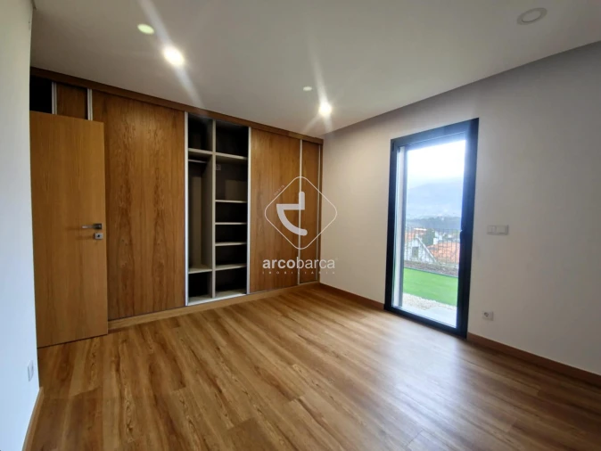 Moradia T3 para Venda em Ribeira Foto 11