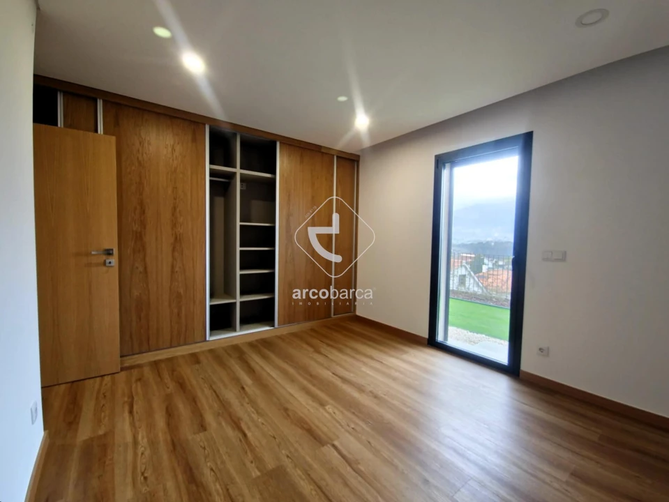 Moradia T3 para Venda em Ribeira Foto 11