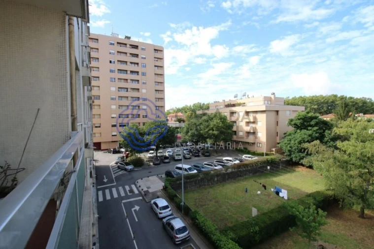 Apartamento T4 para Venda em Paranhos Foto 3