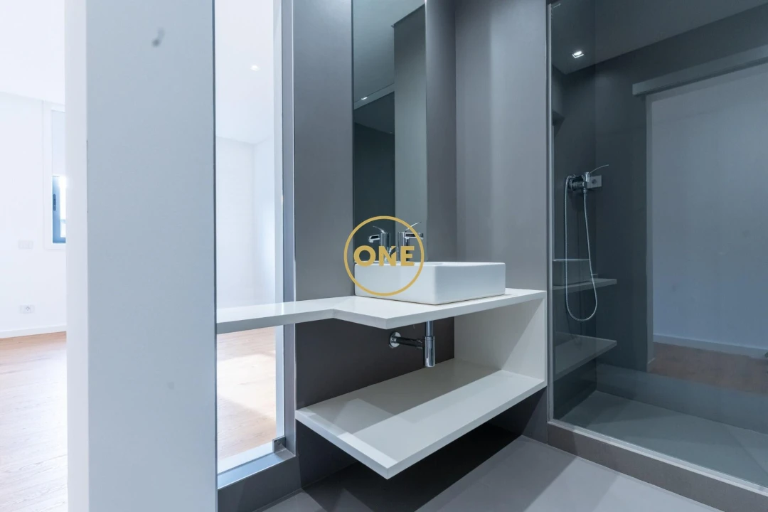 Apartamento T4 para Venda em Santo Antonio dos Olivais Foto 30