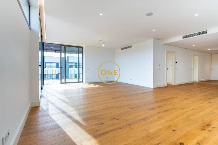 Apartamento T4 para Venda em Santo Antonio dos Olivais Foto 3