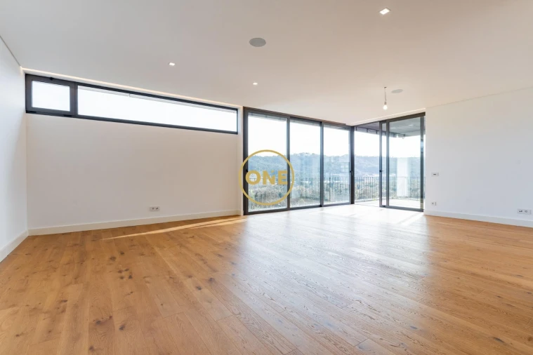 Apartamento T4 para Venda em Santo Antonio dos Olivais Foto 4