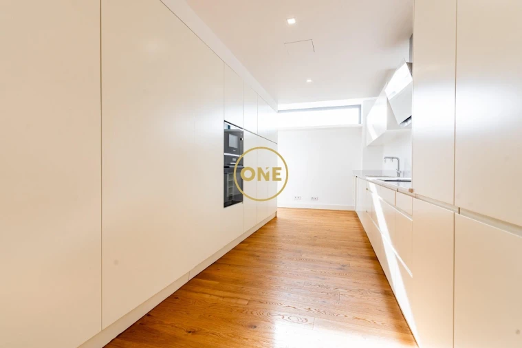 Apartamento T4 para Venda em Santo Antonio dos Olivais Foto 9