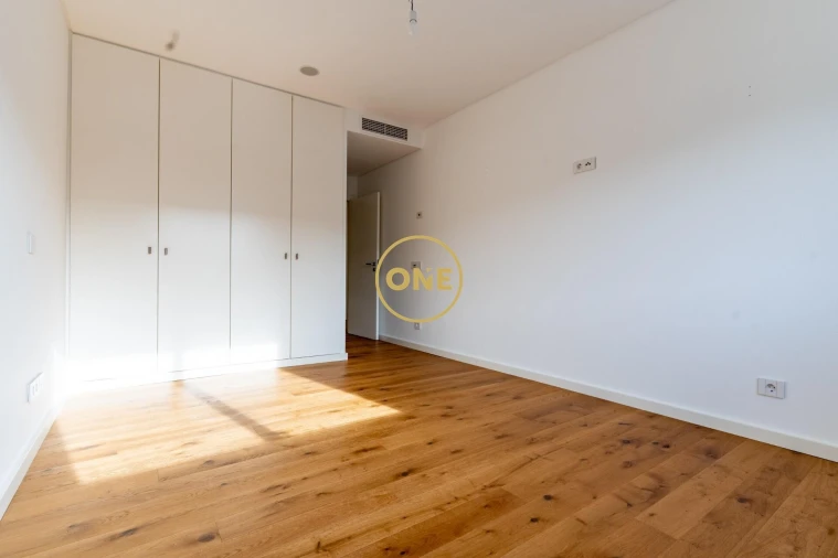 Apartamento T4 para Venda em Santo Antonio dos Olivais Foto 26