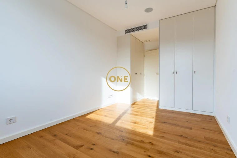 Apartamento T4 para Venda em Santo Antonio dos Olivais Foto 15