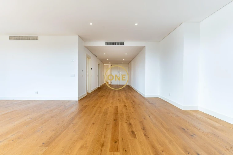 Apartamento T4 para Venda em Santo Antonio dos Olivais Foto 5