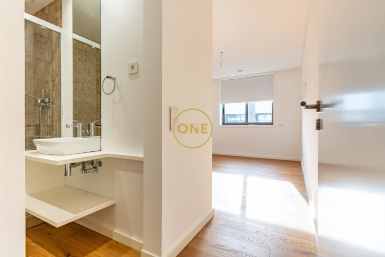 Apartamento T4 para Venda em Santo Antonio dos Olivais Foto 18