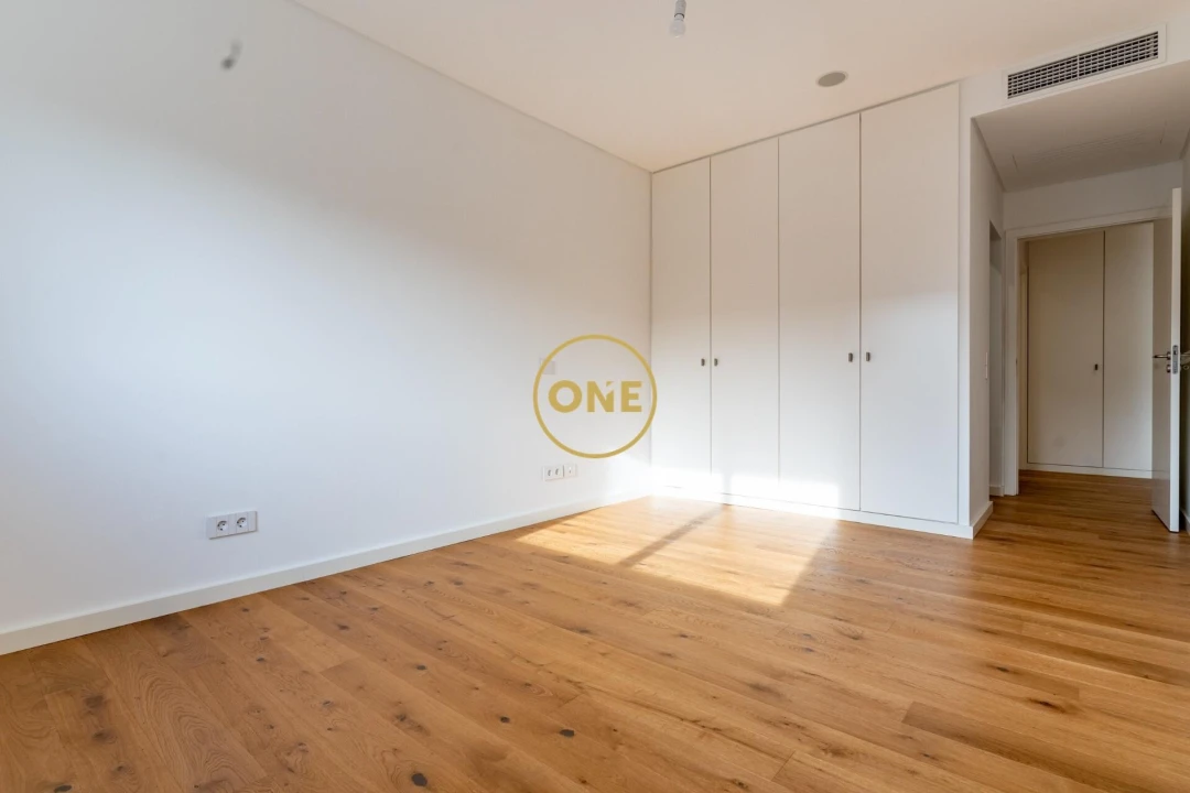 Apartamento T4 para Venda em Santo Antonio dos Olivais Foto 25