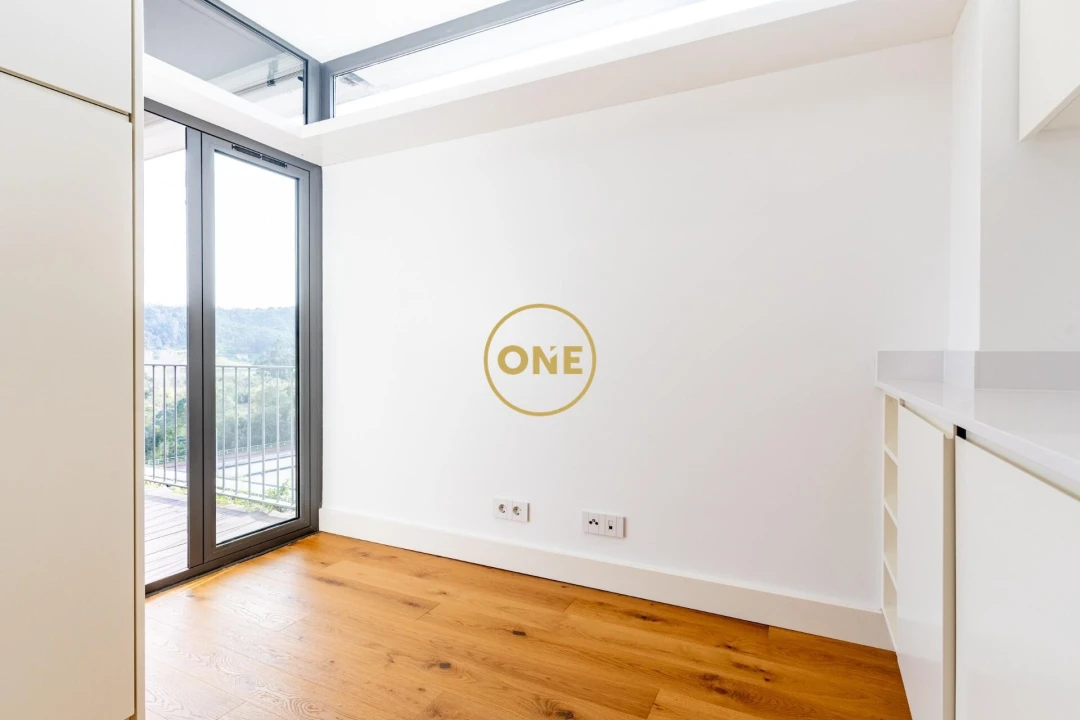 Apartamento T4 para Venda em Santo Antonio dos Olivais Foto 11