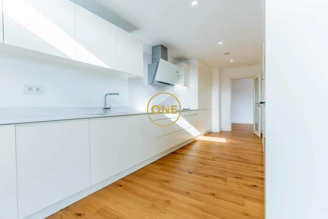 Apartamento T4 para Venda em Santo Antonio dos Olivais Foto 12