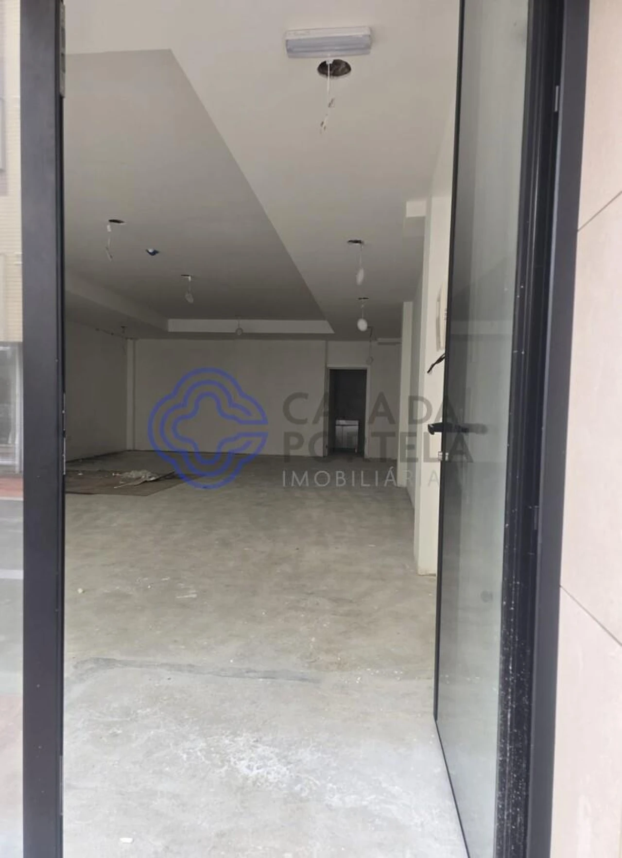 Loja para Arrendamento em Espinho Foto 3