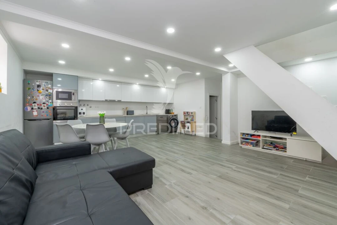 Moradia T4 para Venda em Santo Quintino Foto 18