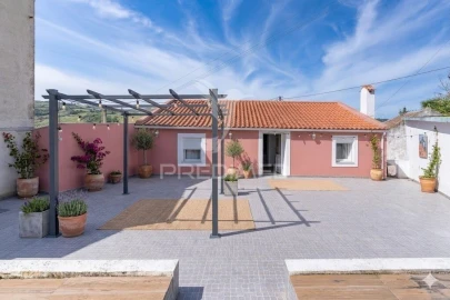 Moradia T4 para Venda em Santo Quintino