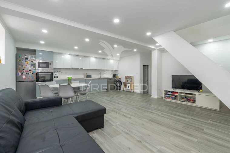 Moradia T4 para Venda em Santo Quintino Foto 18