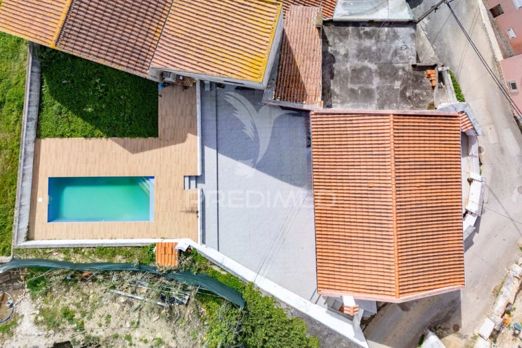 Moradia T4 para Venda em Santo Quintino Foto 3