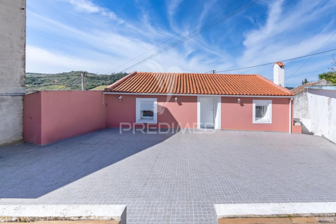 Moradia T4 para Venda em Santo Quintino Foto 2