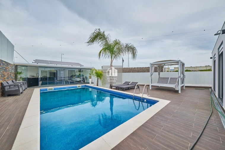 Moradia T3 para Venda em Charneca de Caparica e Sobreda Foto 1