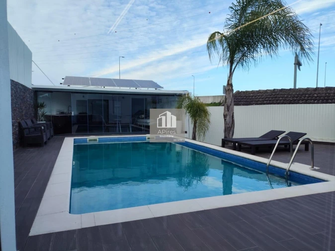 Moradia T3 para Venda em Charneca de Caparica e Sobreda Foto 2